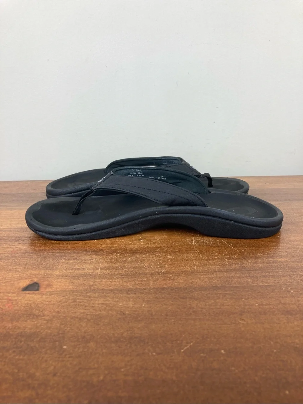 OluKai Ohana Black Thong Flip Flops Comfort Sandals Women’s Size 8/38.